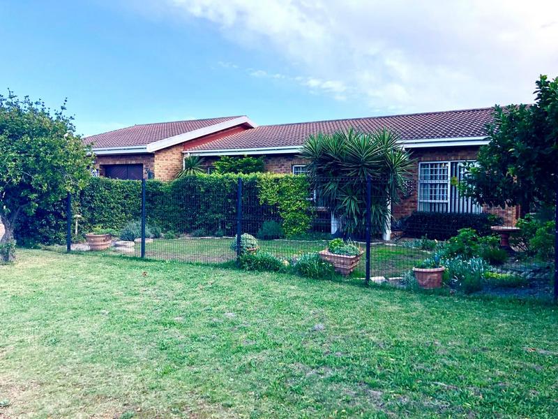 3 Bedroom Property for Sale in Sandbaai Western Cape